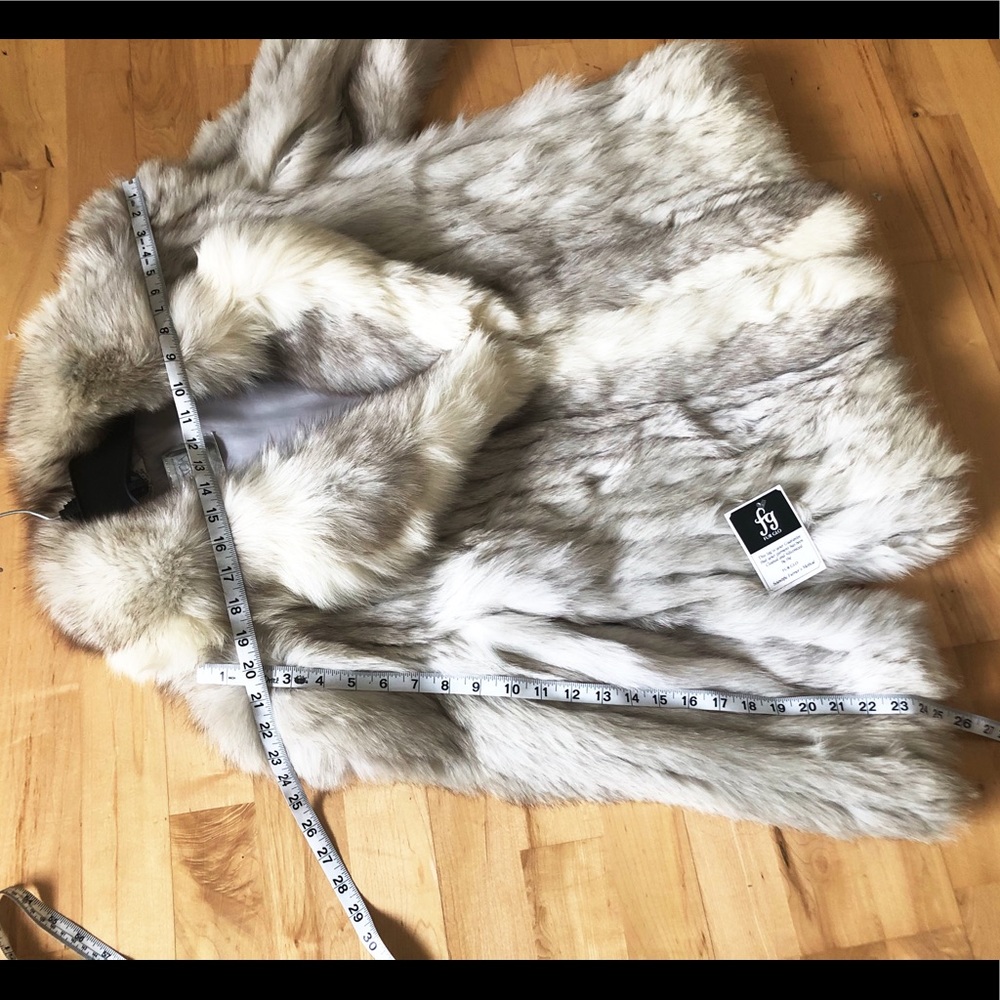 LIKENEW🤩SAGA FURS WHITE BLUE FOX FUR COAT GENUINE - Picture 6 of 8